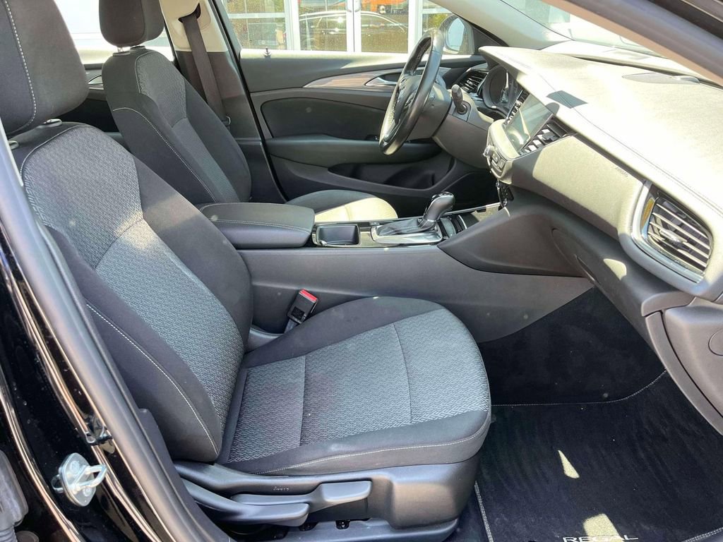 Used 2018 Buick Regal Preferred w/ Sights and Sounds Package AWD/4WD image 22