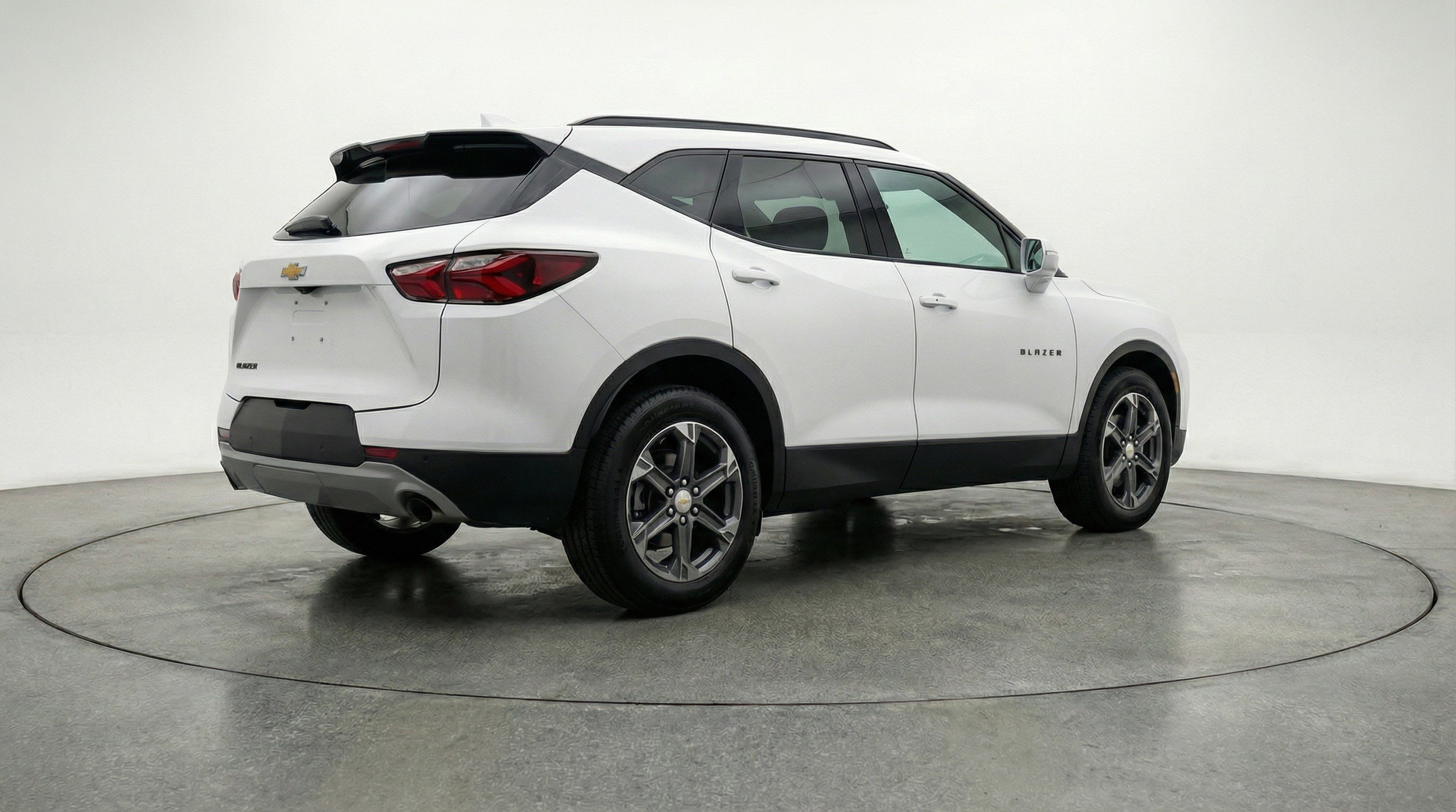 Used 2025 Chevrolet Blazer LT FWD image 9