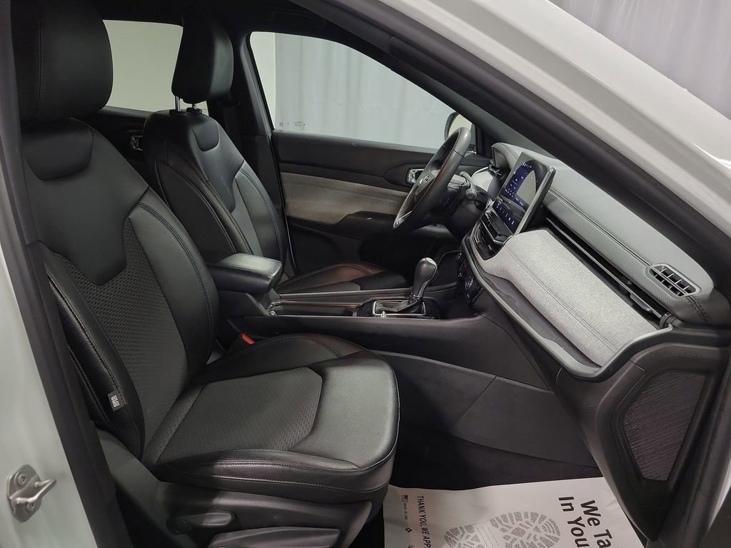 Used 2024 Jeep Compass Latitude image 25