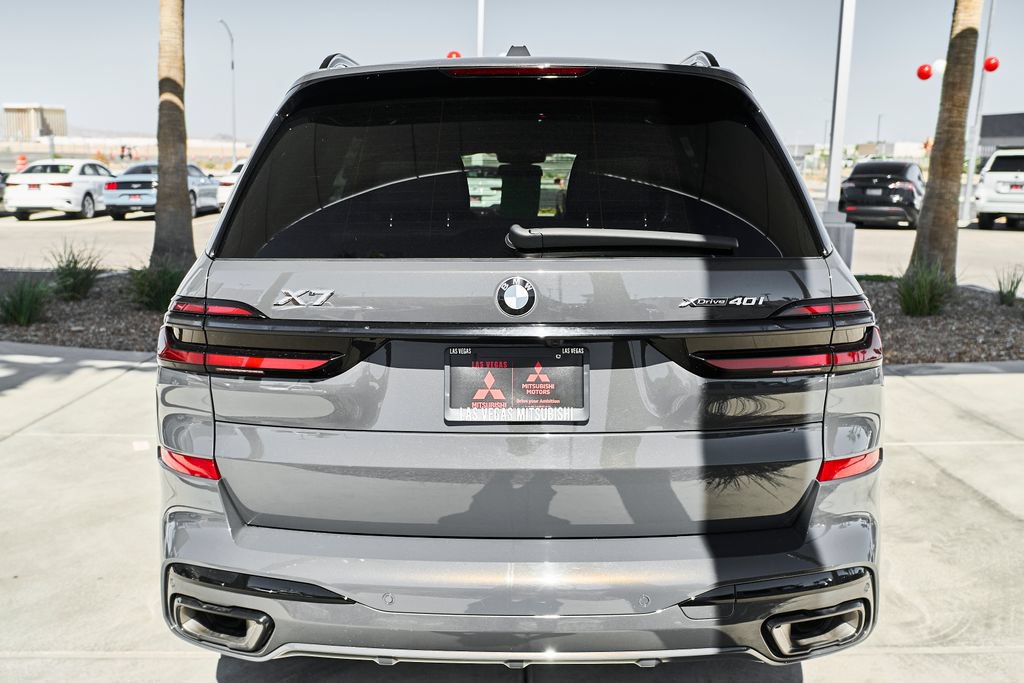 Used 2025 BMW X7 xDrive40i w/ M Sport Package AWD/4WD image 8