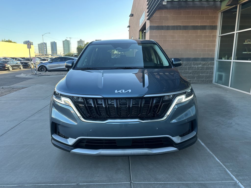 Used 2024 Kia Carnival EX image 9