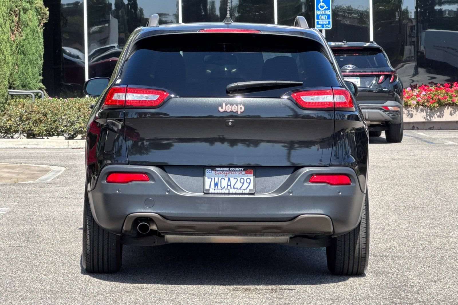 Used 2016 Jeep Cherokee 75th Anniversary FWD image 5