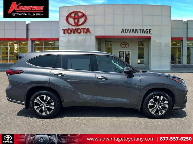 Certified 2021 Toyota Highlander XLE AWD/4WD image 5