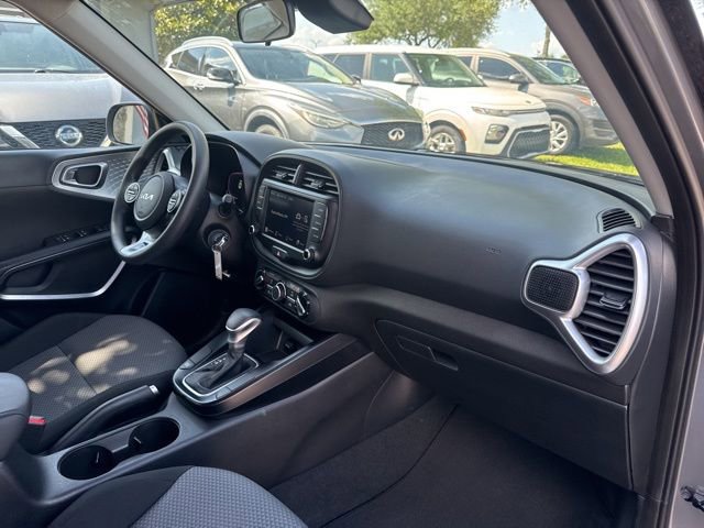 Used 2025 Kia Soul LX w/ LX Technology Package FWD image 10