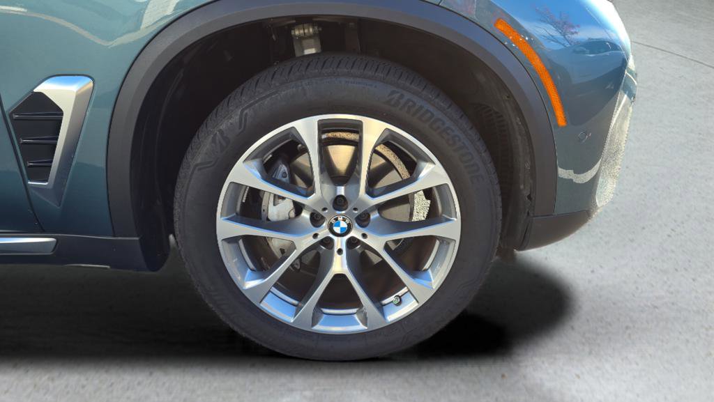 Used 2024 BMW X5 xDrive40i w/ Parking Assistance Package image 26