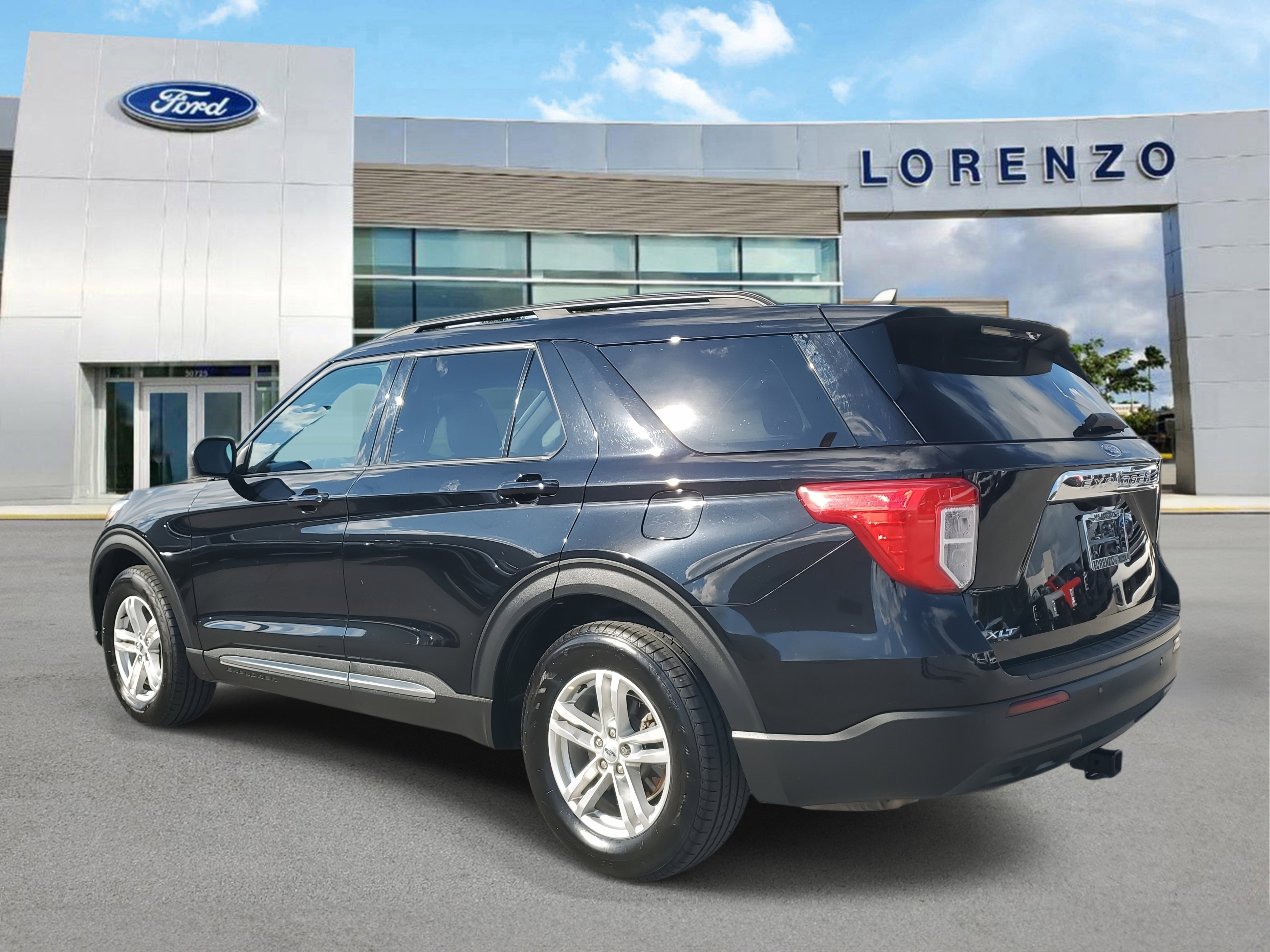Used 2023 Ford Explorer XLT image 7