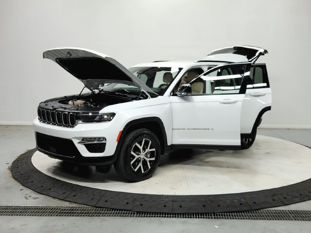 Used 2024 Jeep Grand Cherokee Limited AWD/4WD image 12