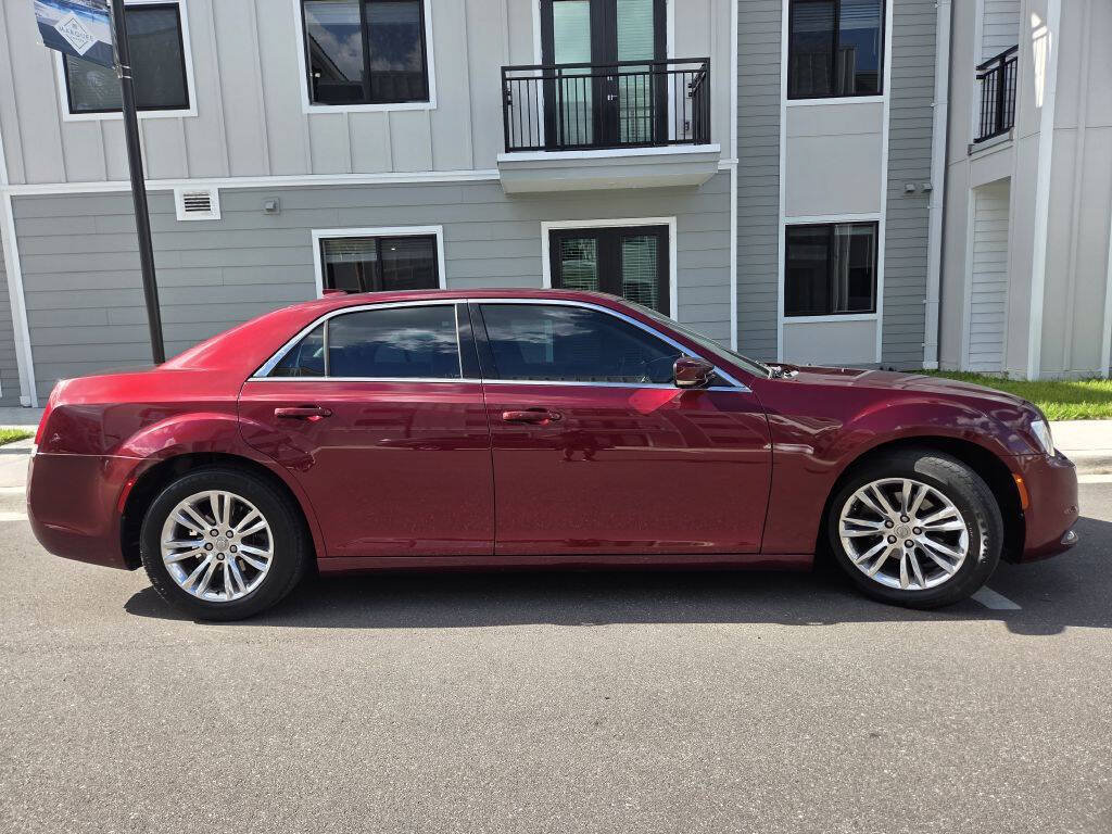 Used 2016 Chrysler 300 Limited RWD image 5