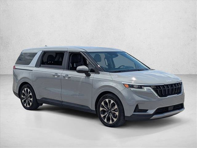 Used 2024 Kia Carnival EX FWD image 3