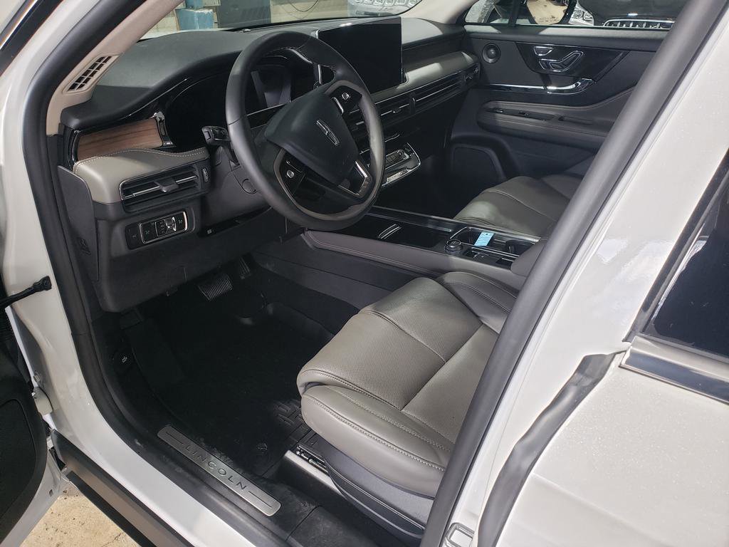 Used 2025 Lincoln Corsair Reserve w/ Equipment Group 202A image 10