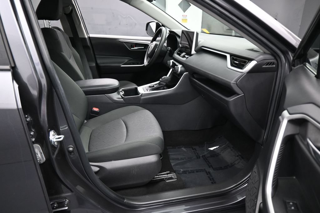 Used 2024 Toyota RAV4 XLE AWD/4WD image 36