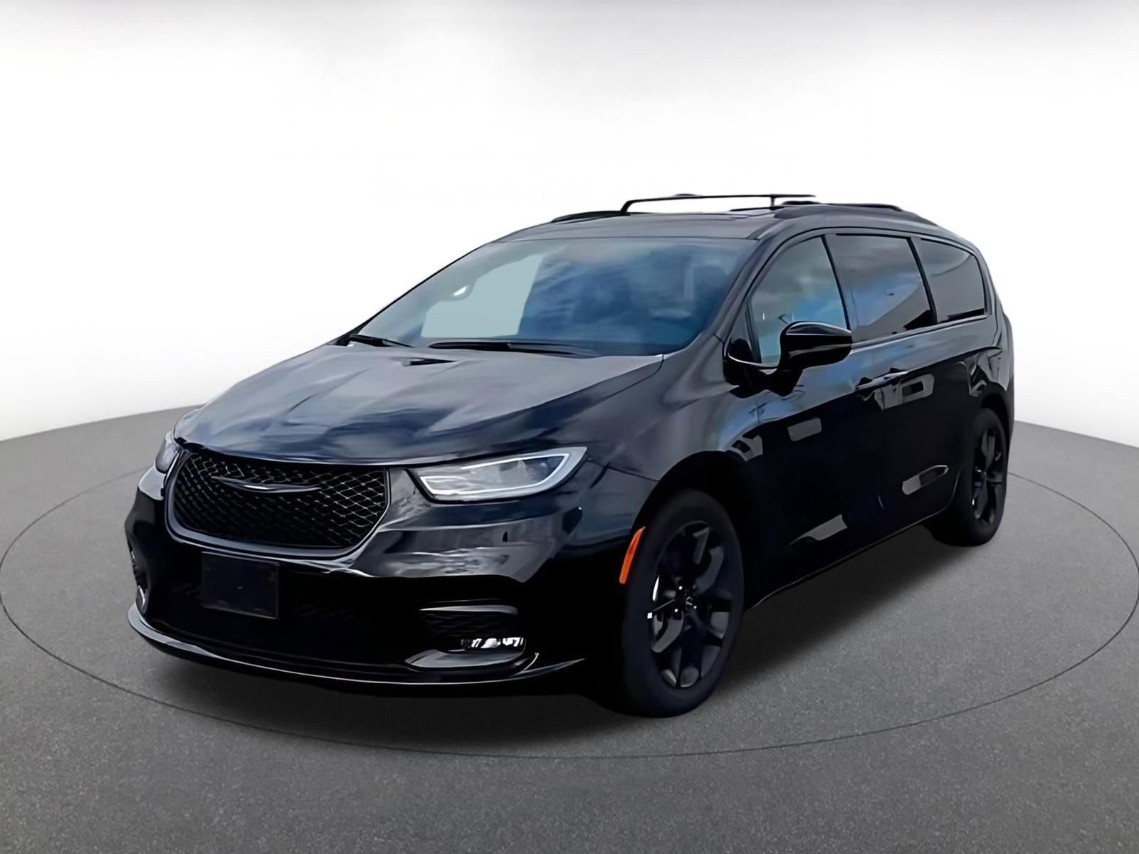 Used 2025 Chrysler Pacifica Limited image 4