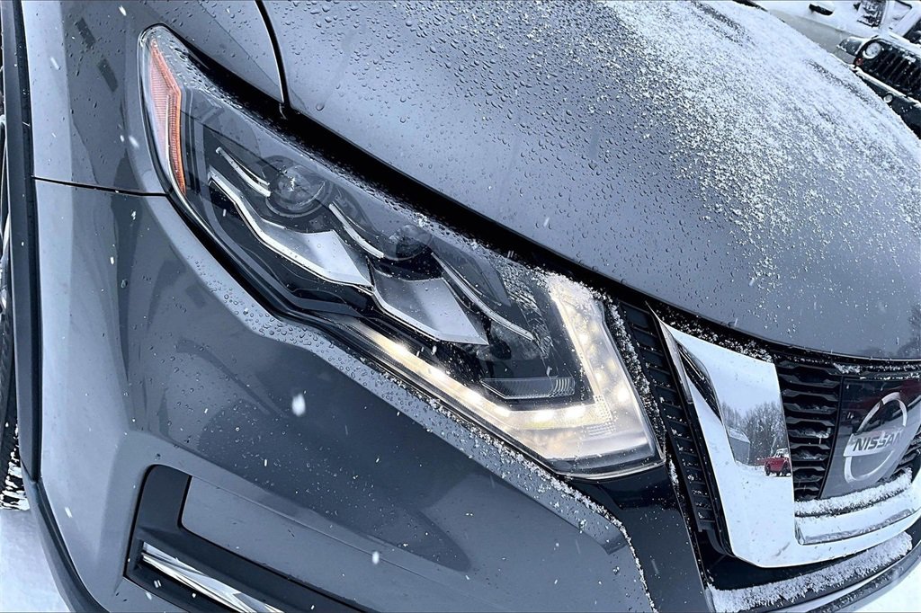 Used 2017 Nissan Rogue SL image 28