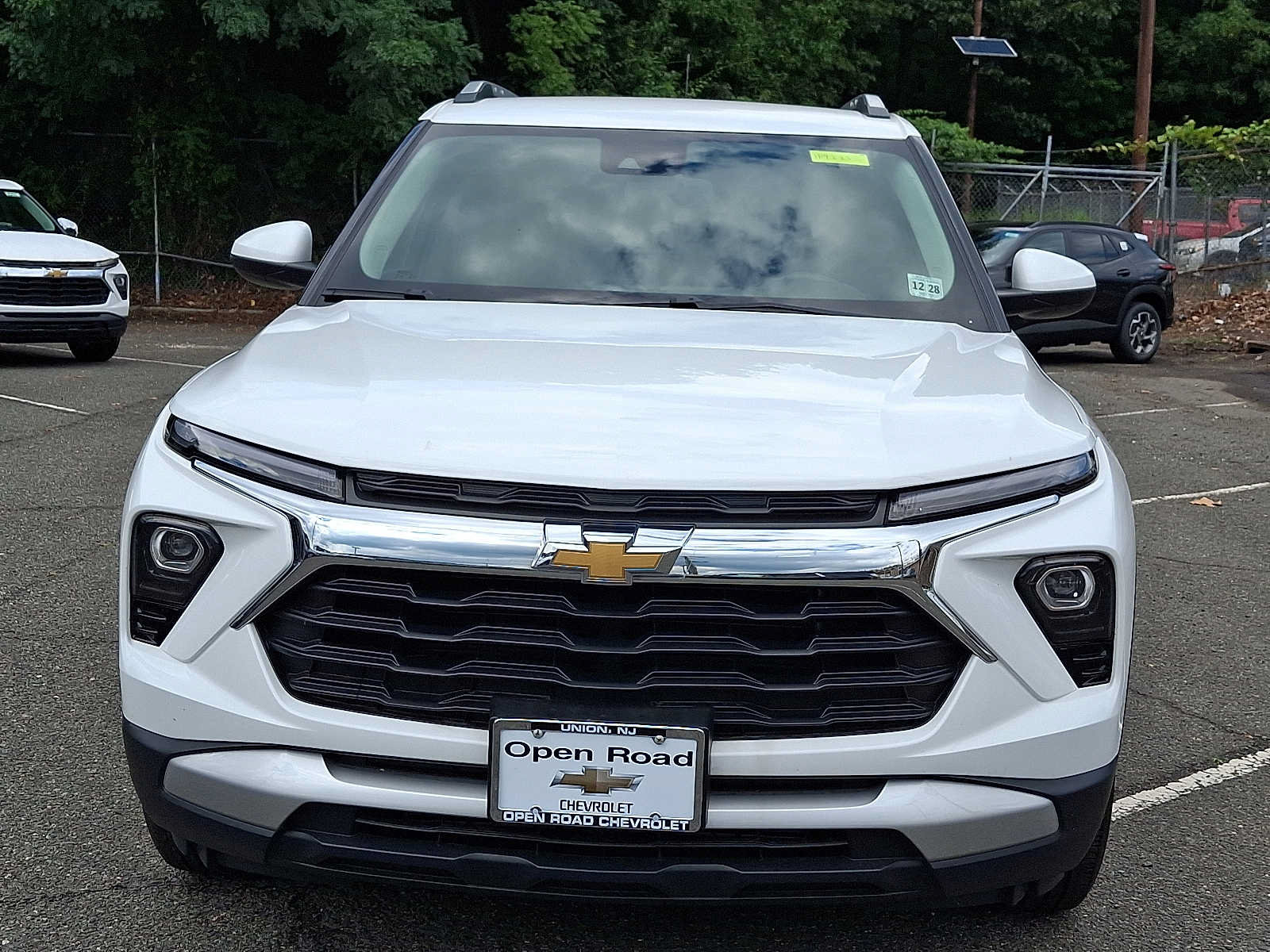 Used 2024 Chevrolet TrailBlazer LT w/ Driver Confidence Package AWD/4WD image 2