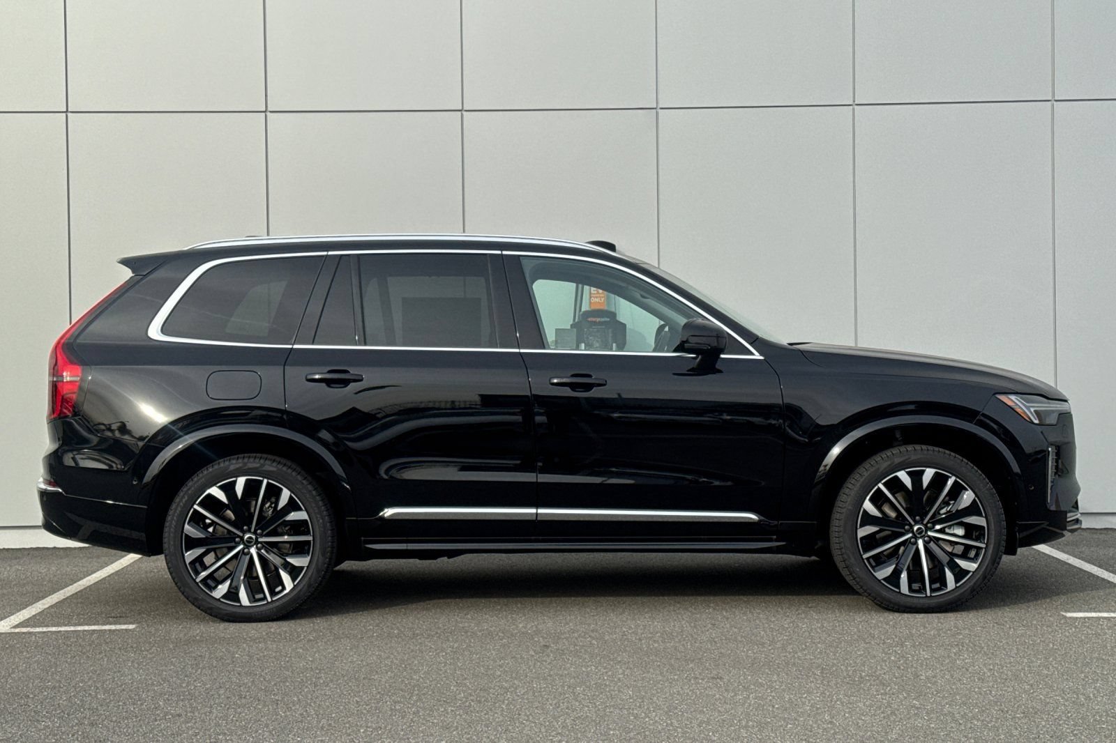 New 2026 Volvo XC90 T8 Ultra w/ Protection Package AWD/4WD image 6