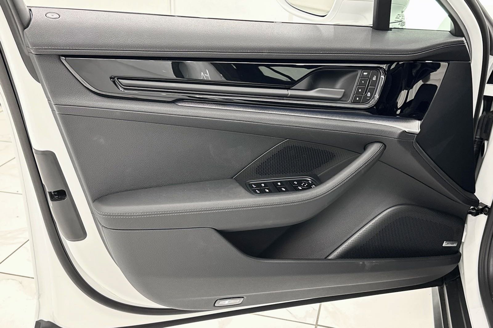 Certified 2024 Porsche Panamera 4 image 21