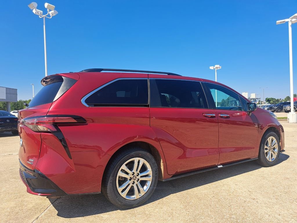Used 2022 Toyota Sienna XSE AWD/4WD image 5