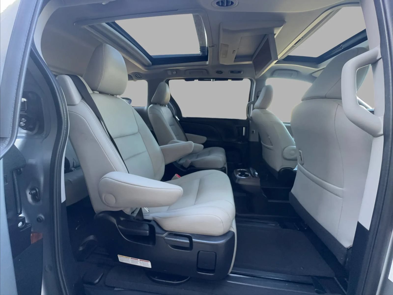 Used 2015 Toyota Sienna Limited Premium FWD image 32