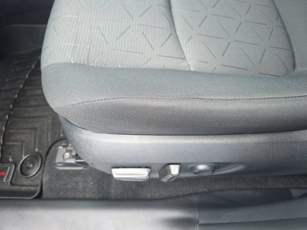 Used 2021 Toyota RAV4 XLE w/ Convenience Package FWD image 16