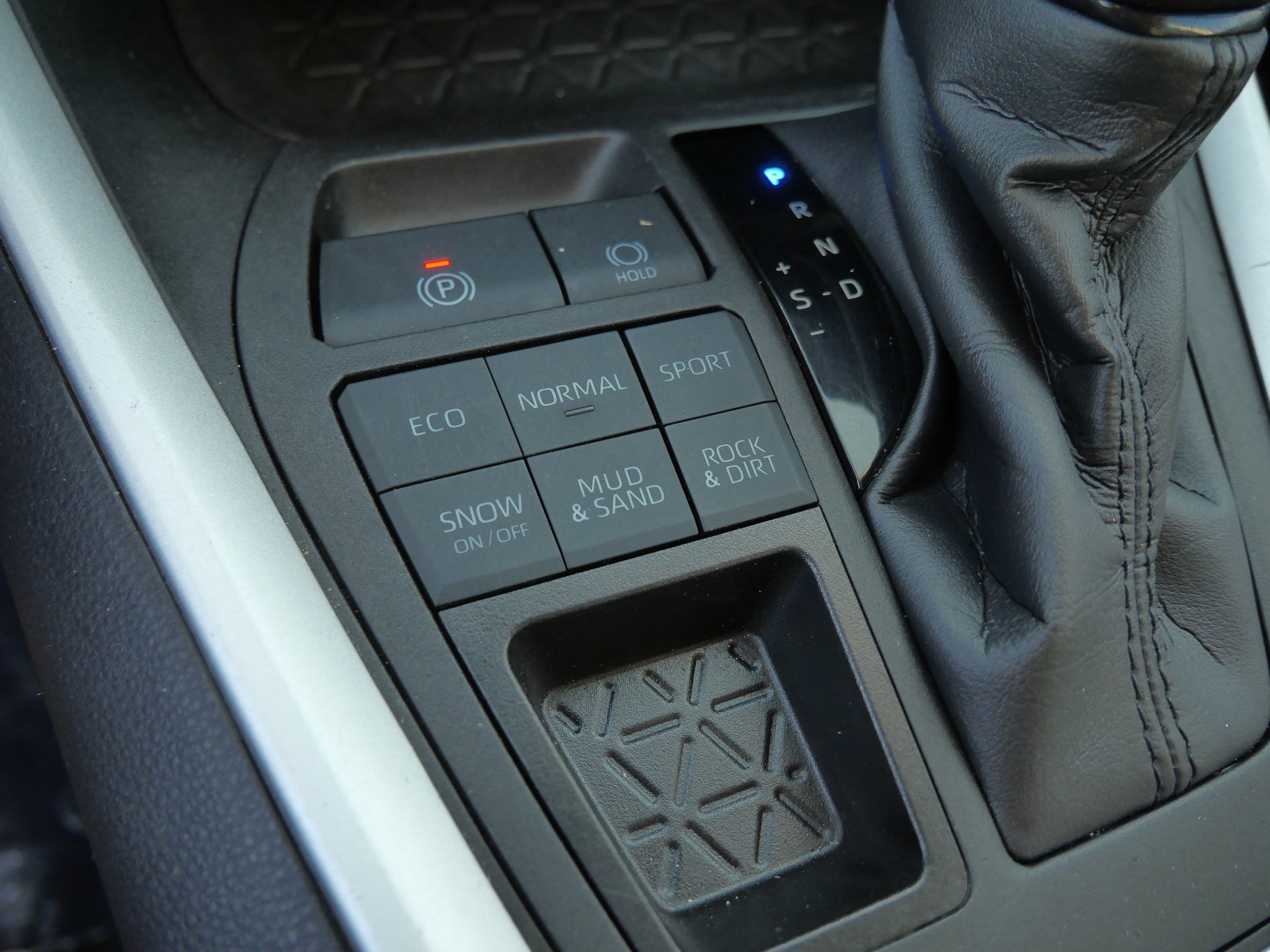 Certified 2023 Toyota RAV4 LE AWD/4WD image 31