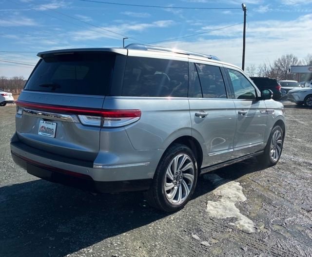 Used 2023 Lincoln Navigator Reserve image 2