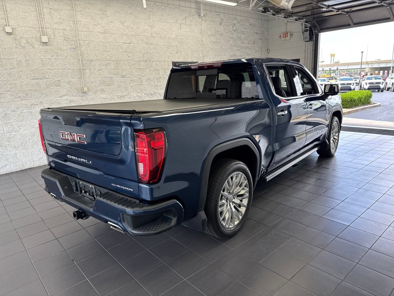 Used 2019 GMC Sierra 1500 Denali w/ Denali Ultimate Package AWD/4WD image 8