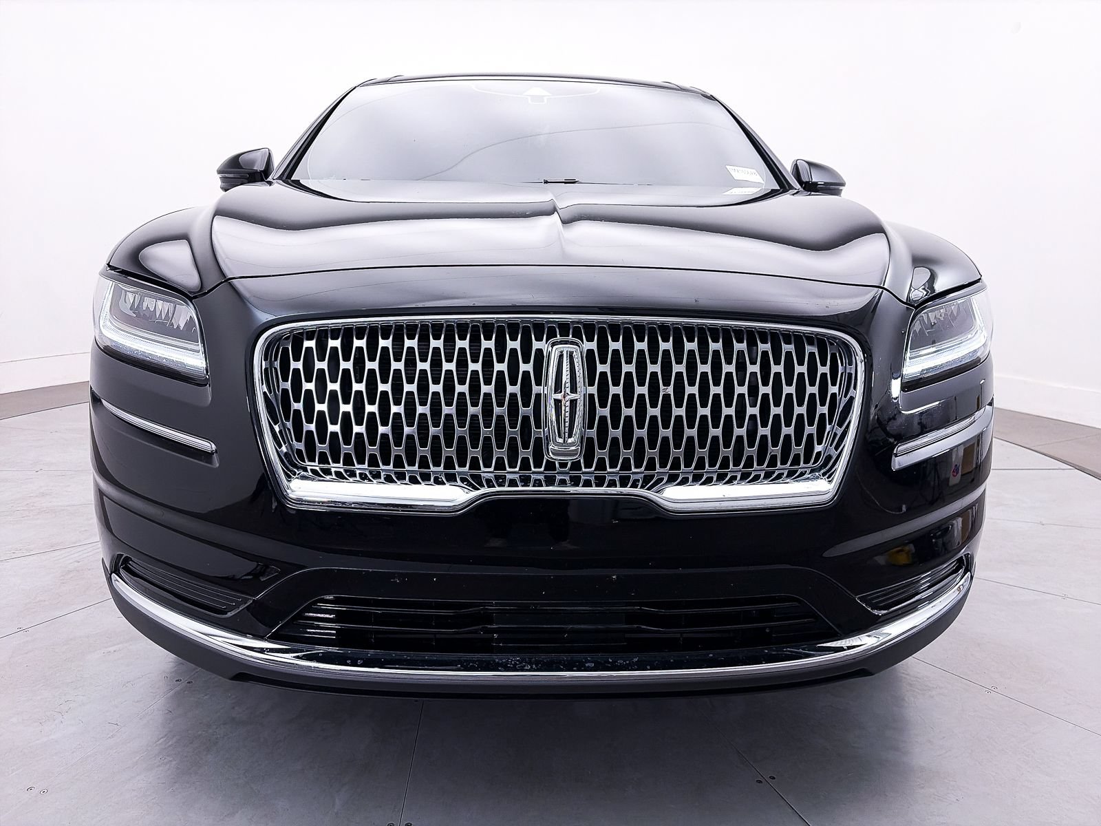 Used 2023 Lincoln Nautilus FWD w/ Premium Package image 11