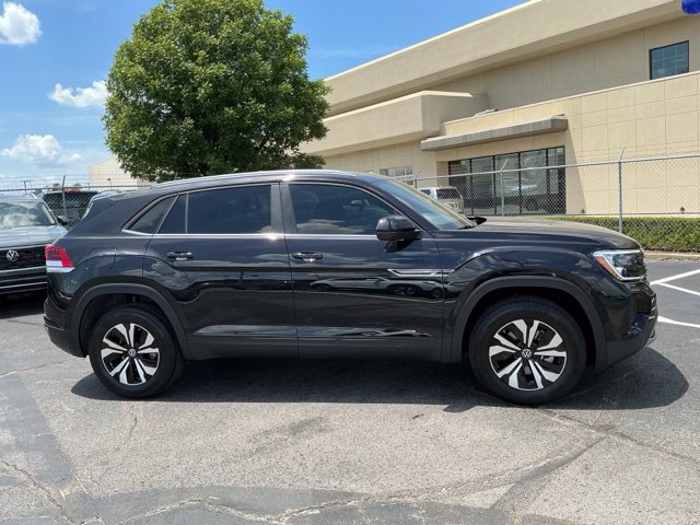 New 2026 Volkswagen Atlas Cross Sport SE FWD image 2