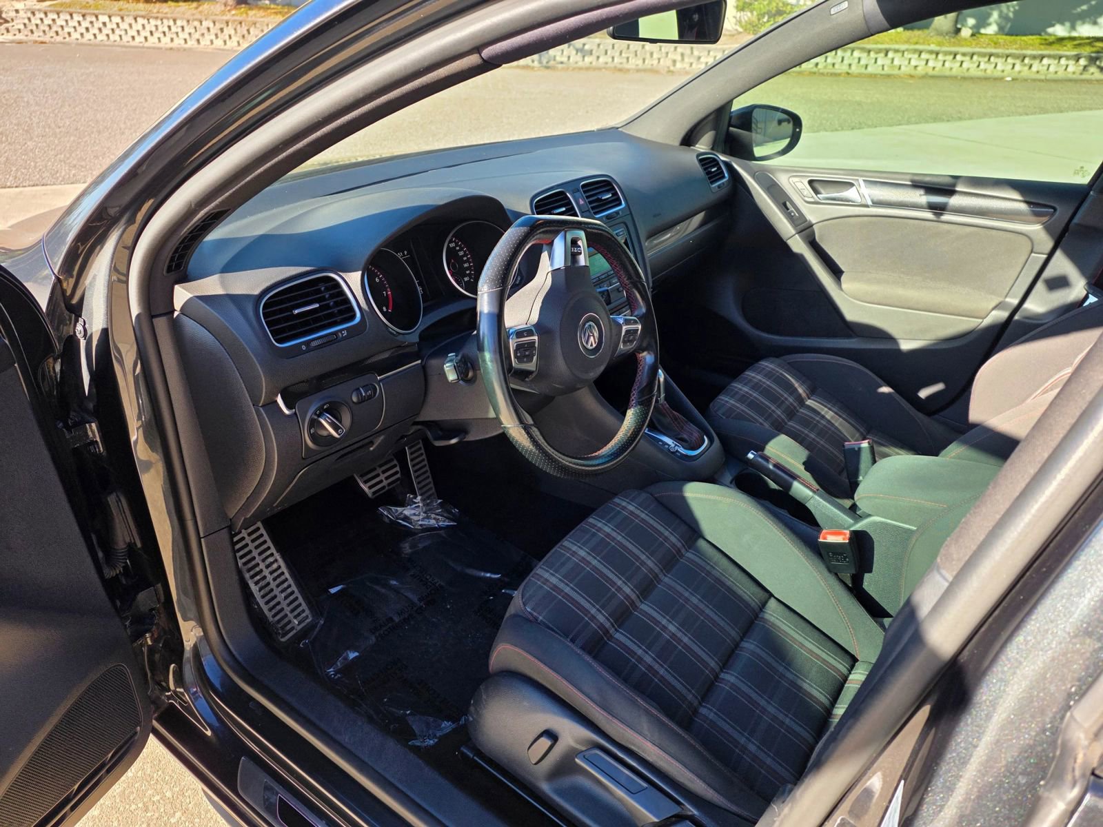 Used 2014 Volkswagen GTI Wolfsburg Edition image 18