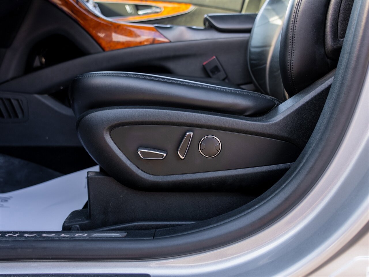 Used 2019 Lincoln Nautilus Select AWD/4WD image 16