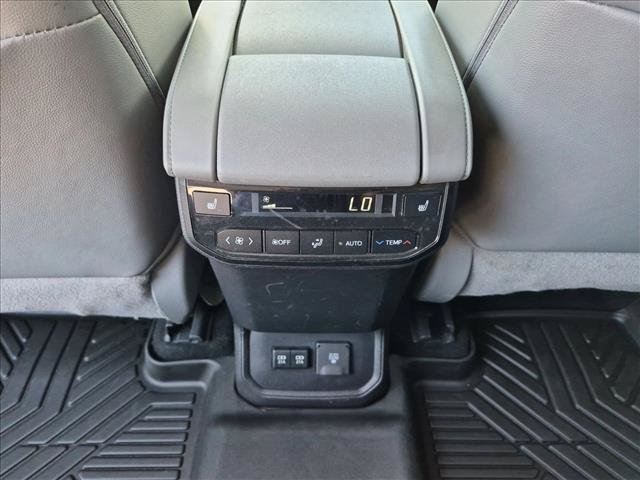 Used 2021 Toyota Highlander Platinum FWD image 19