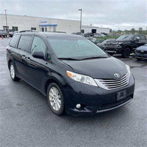 Used 2015 Toyota Sienna XLE w/ XLE Navigation Package AWD/4WD image 12