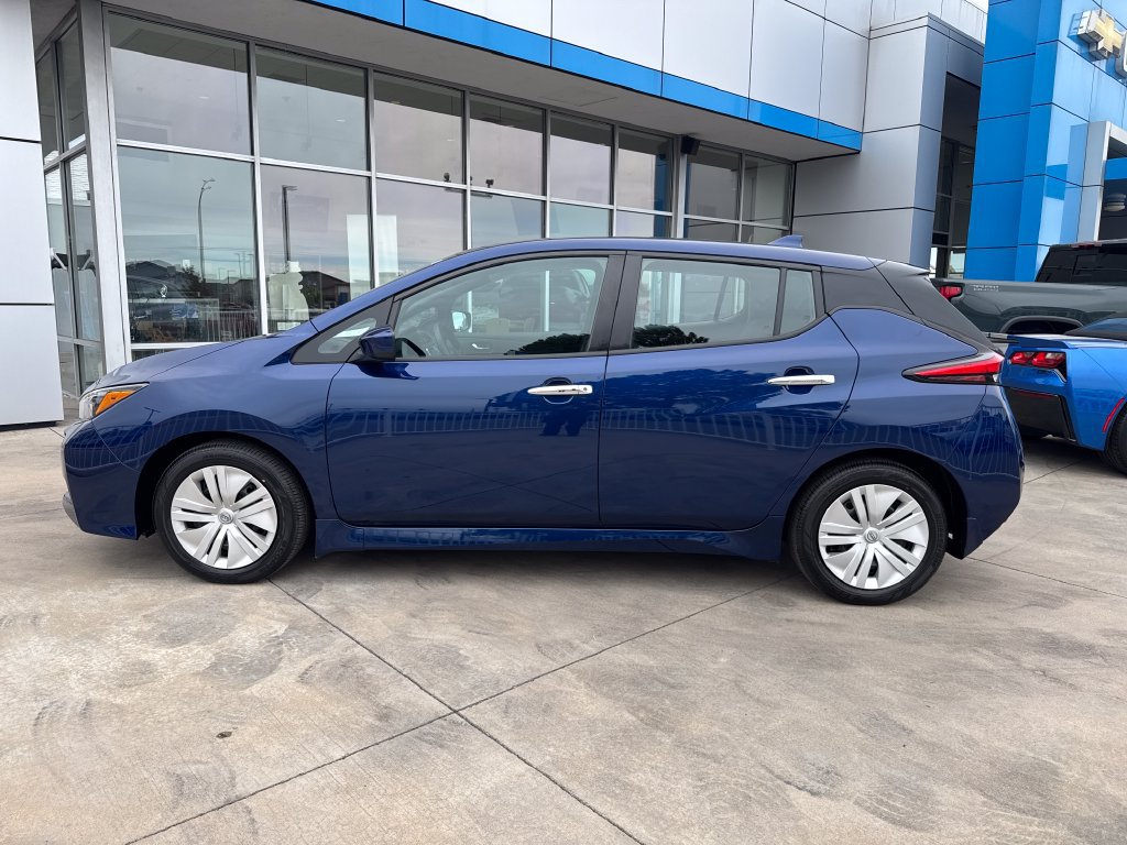 Used 2025 Nissan Leaf S FWD image 2