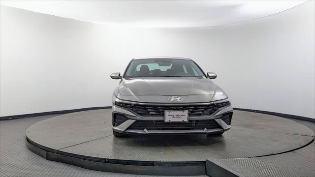 Used 2025 Hyundai Elantra Hybrid FWD image 12