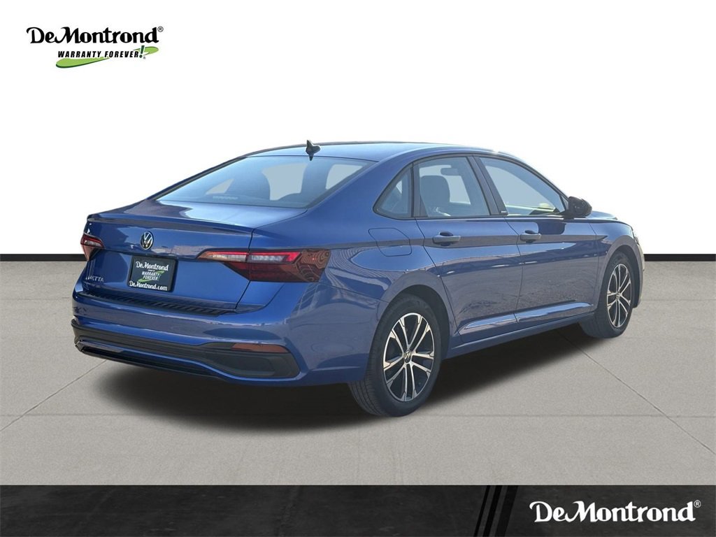 Used 2024 Volkswagen Jetta Sport image 5