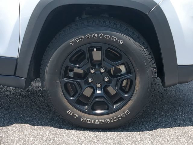 Certified 2022 Jeep Cherokee Latitude w/ Sun & Sound Group AWD/4WD image 11