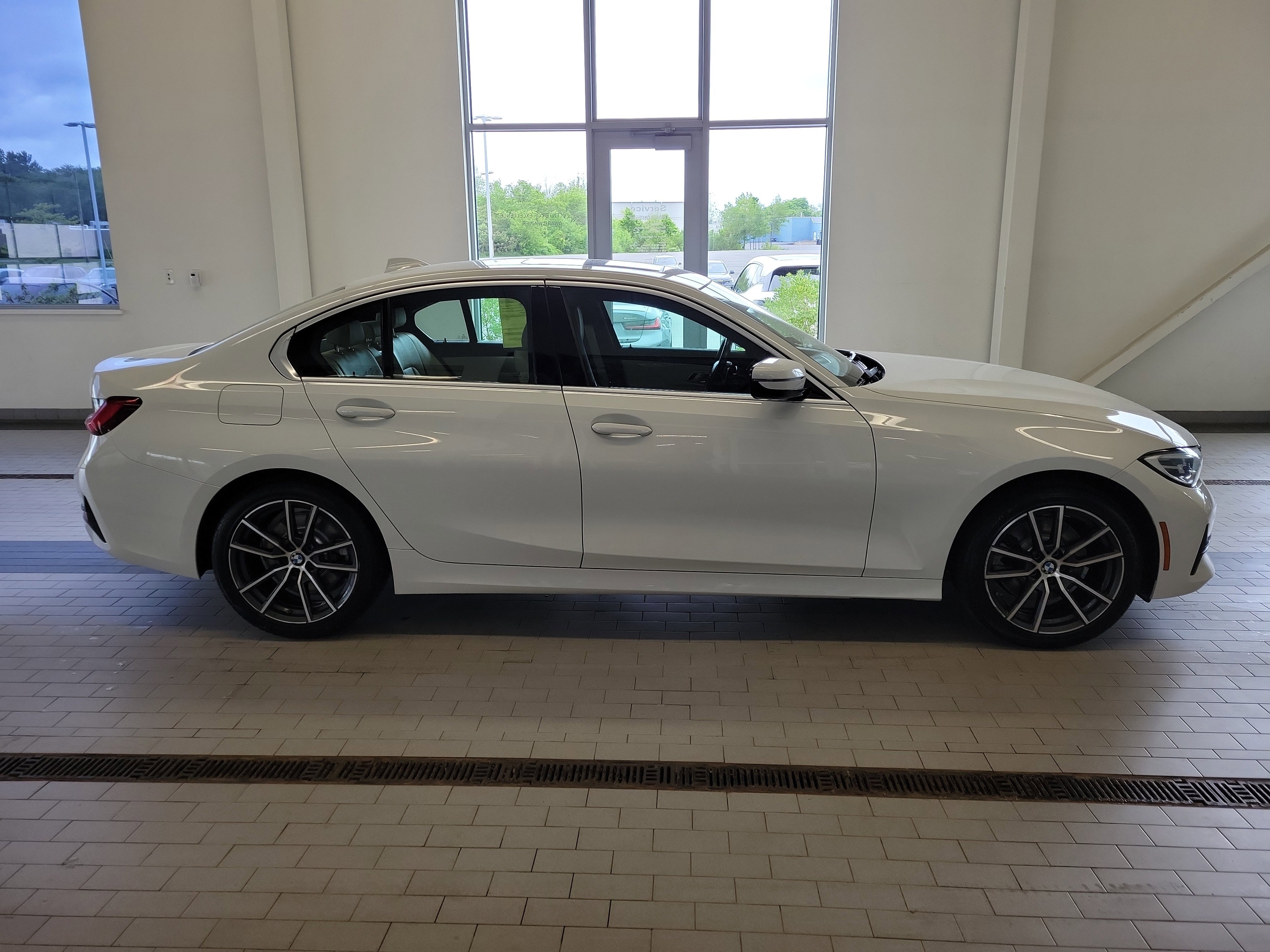 Used 2021 BMW 330i xDrive Sedan w/ Convenience Package AWD/4WD image 4