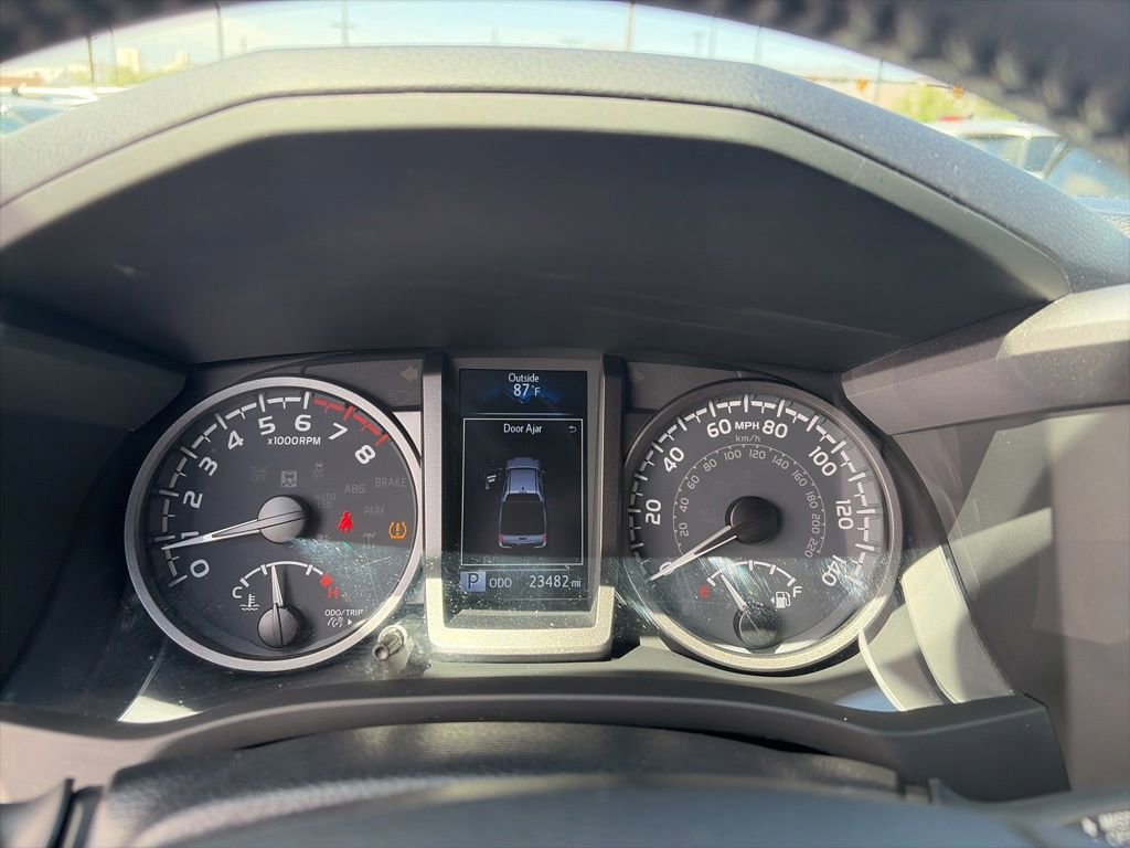 Used 2022 Toyota Tacoma TRD Off-Road AWD/4WD image 18