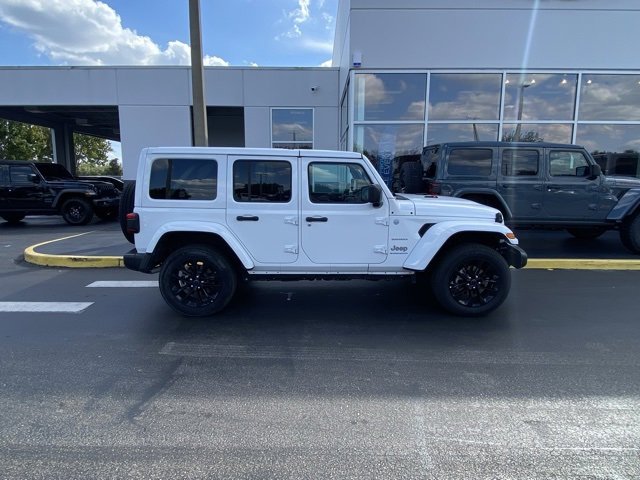 Used 2024 Jeep Wrangler Unlimited Sahara image 9