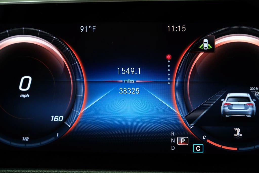 Used 2021 Mercedes-Benz GLB 250 w/ Premium Package image 22