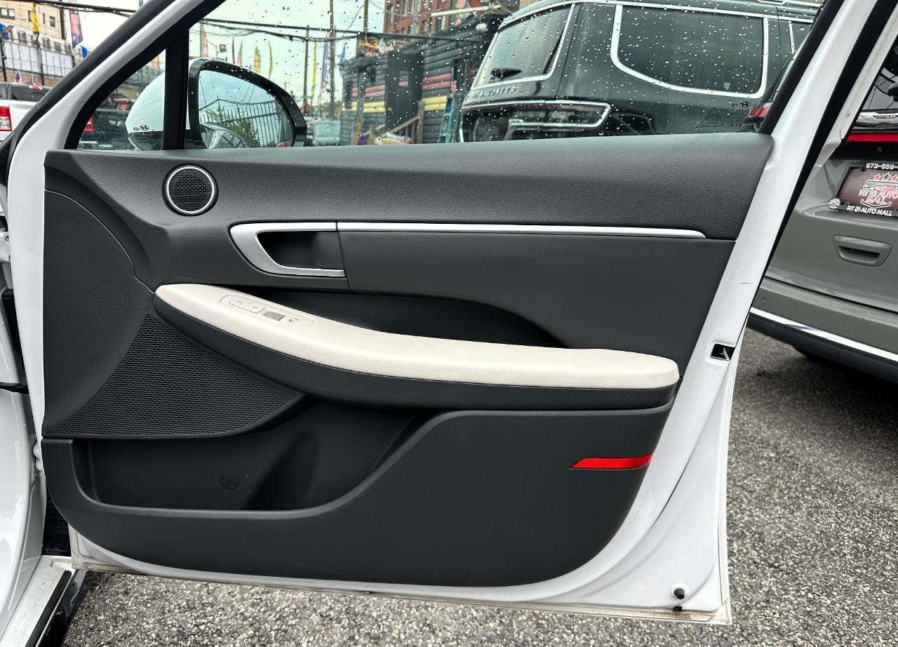Used 2025 Hyundai Sonata SEL FWD image 19