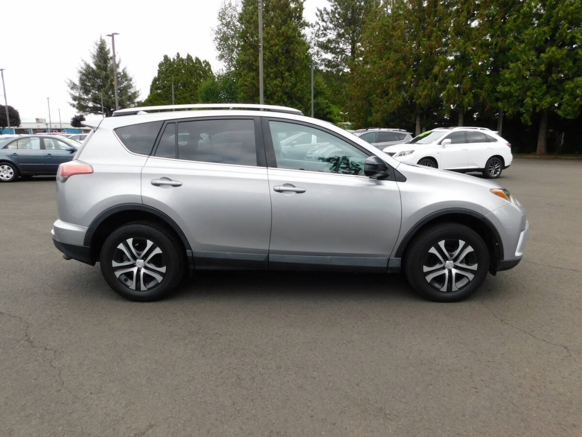 Used 2016 Toyota RAV4 LE AWD/4WD image 22