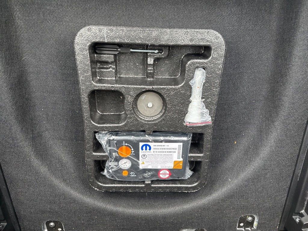 Used 2022 Jeep Compass Limited image 17