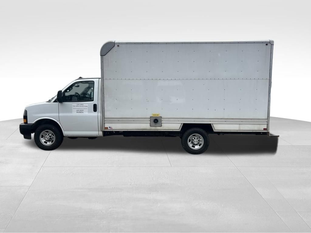 Used 2022 Chevrolet Express 3500 w/ Driver Convenience Package RWD image 2