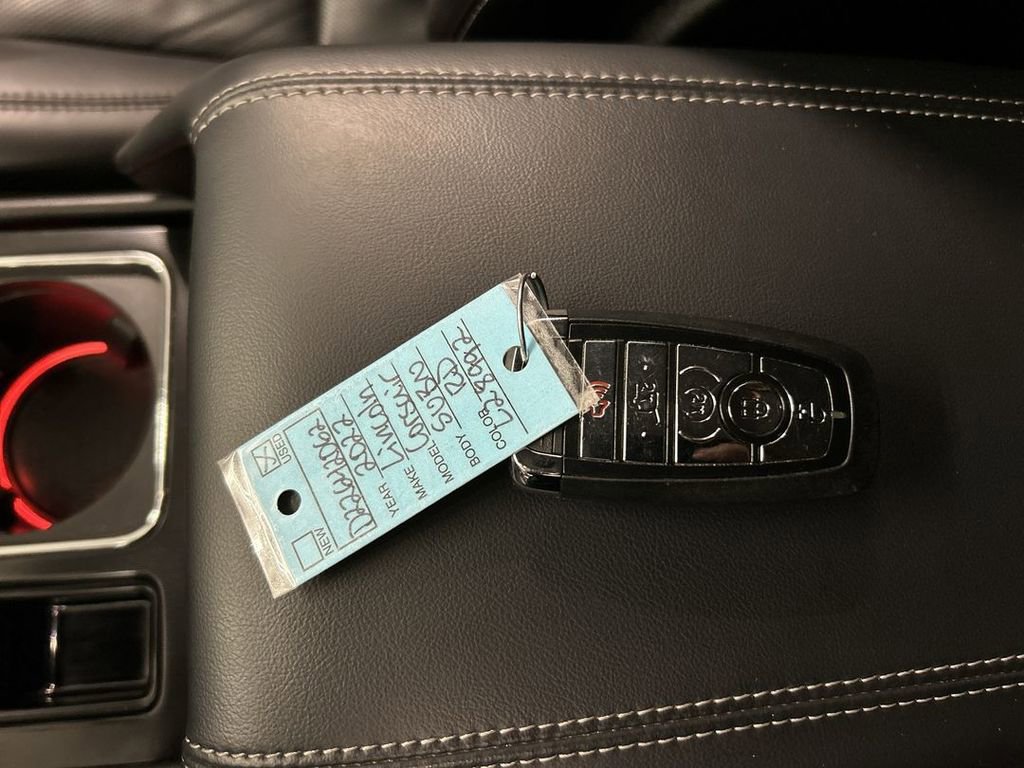 Used 2022 Lincoln Corsair Standard w/ Premium Package image 12