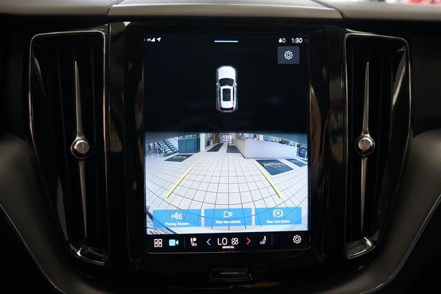 Used 2023 Volvo XC60 B5 Core image 9