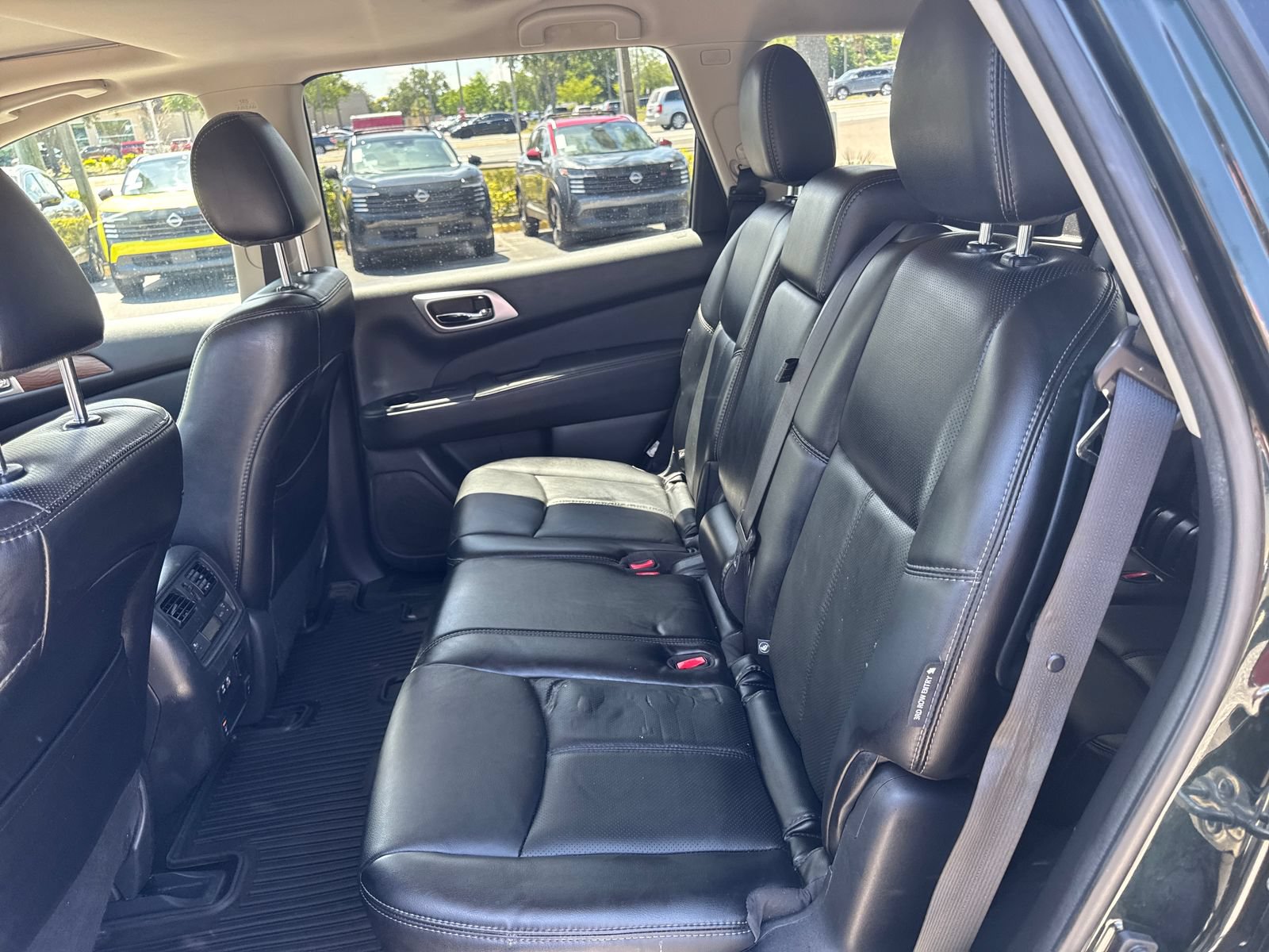 Used 2019 Nissan Pathfinder Platinum AWD/4WD image 39