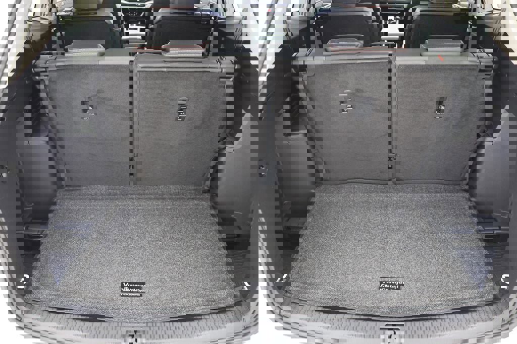 Used 2025 Volkswagen Atlas Peak Edition SE image 33