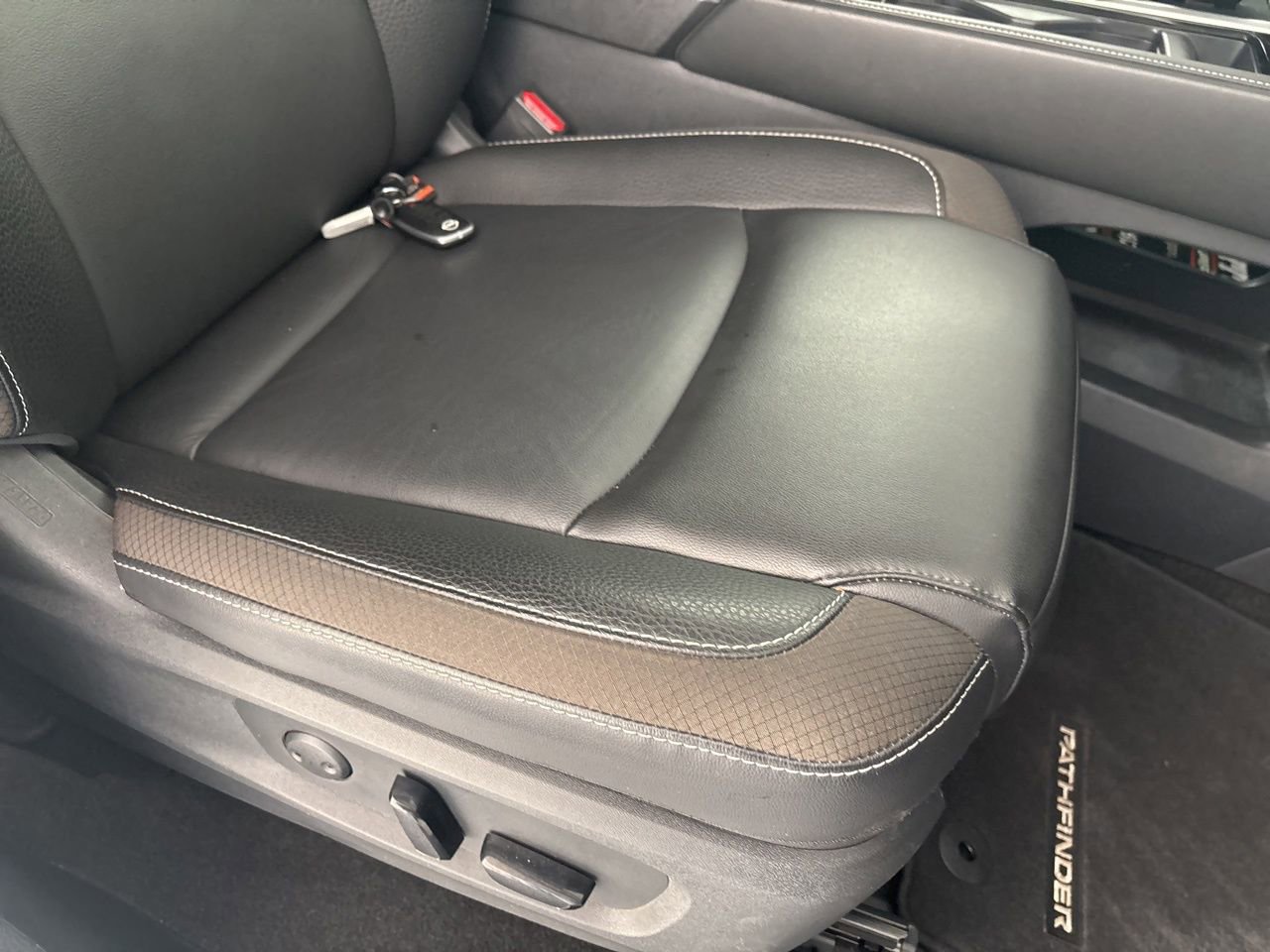 Used 2024 Nissan Pathfinder SL image 30