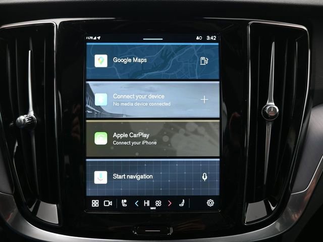 Used 2025 Volvo S60 B5 Core image 11